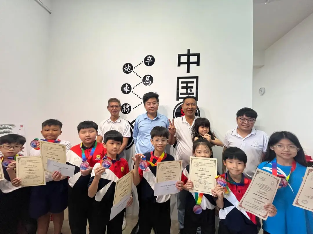 得奖者与笨珍象棋公会理事合照